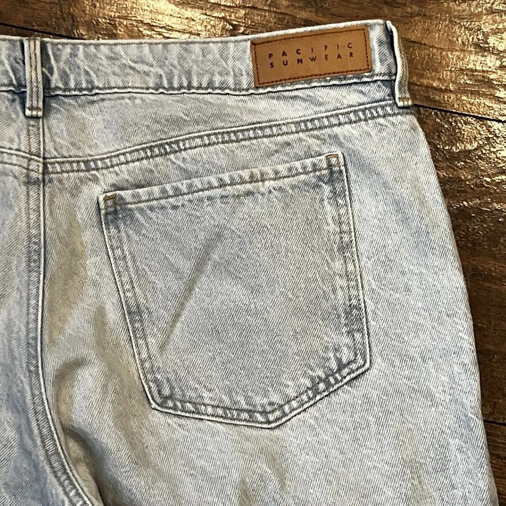 PacSun Low Rise Girlfriend Wide Leg Jeans Light Wash Size 31 - Picture 3 of 11
